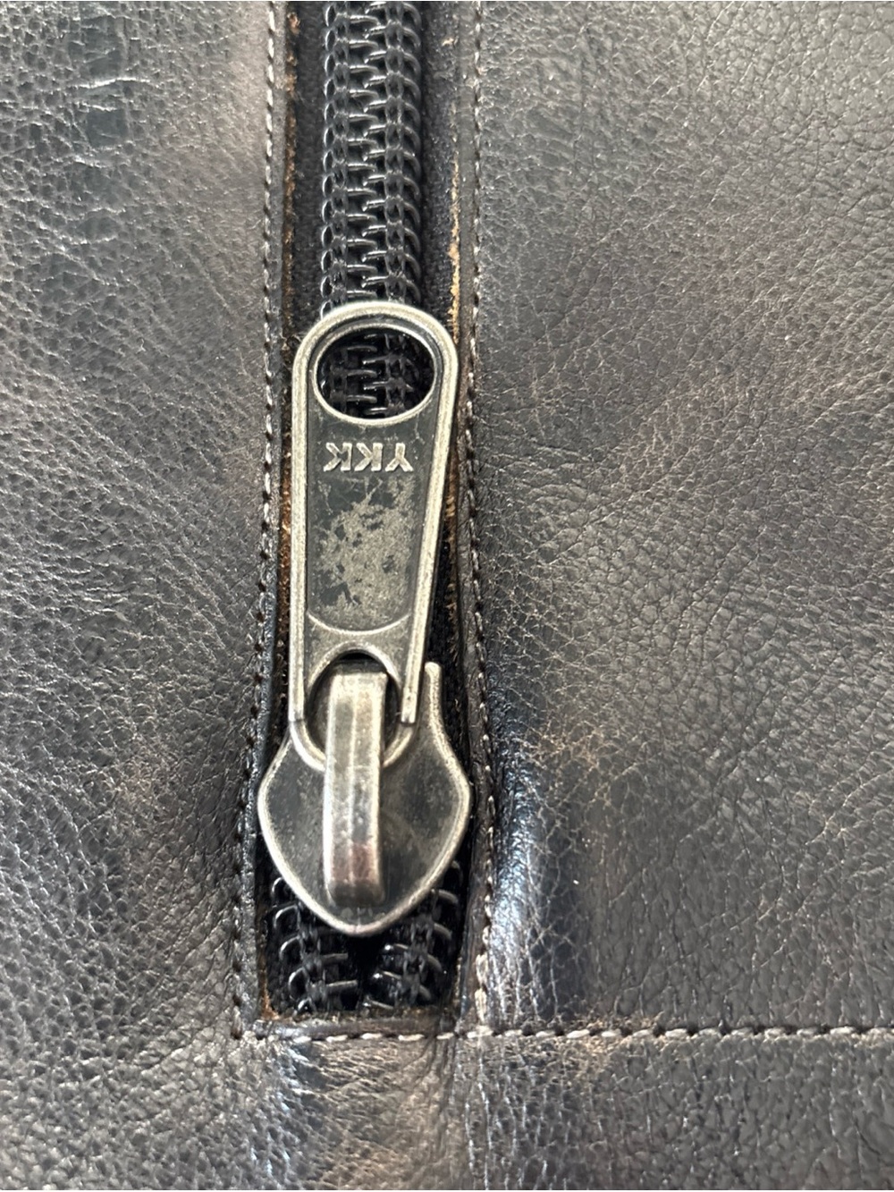 BedStu Venice Classic Unisex Black Leather Messenger Bag with Front Buckle - Picture 11 of 15